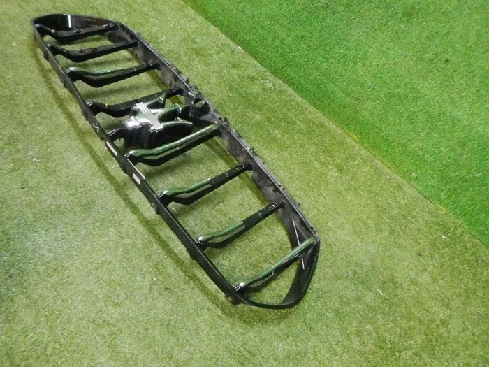 Решетка радиатора Maserati Levante (2016-2020)