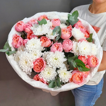 Авторский букет с кустовыми пионовидными розами "Juliette"