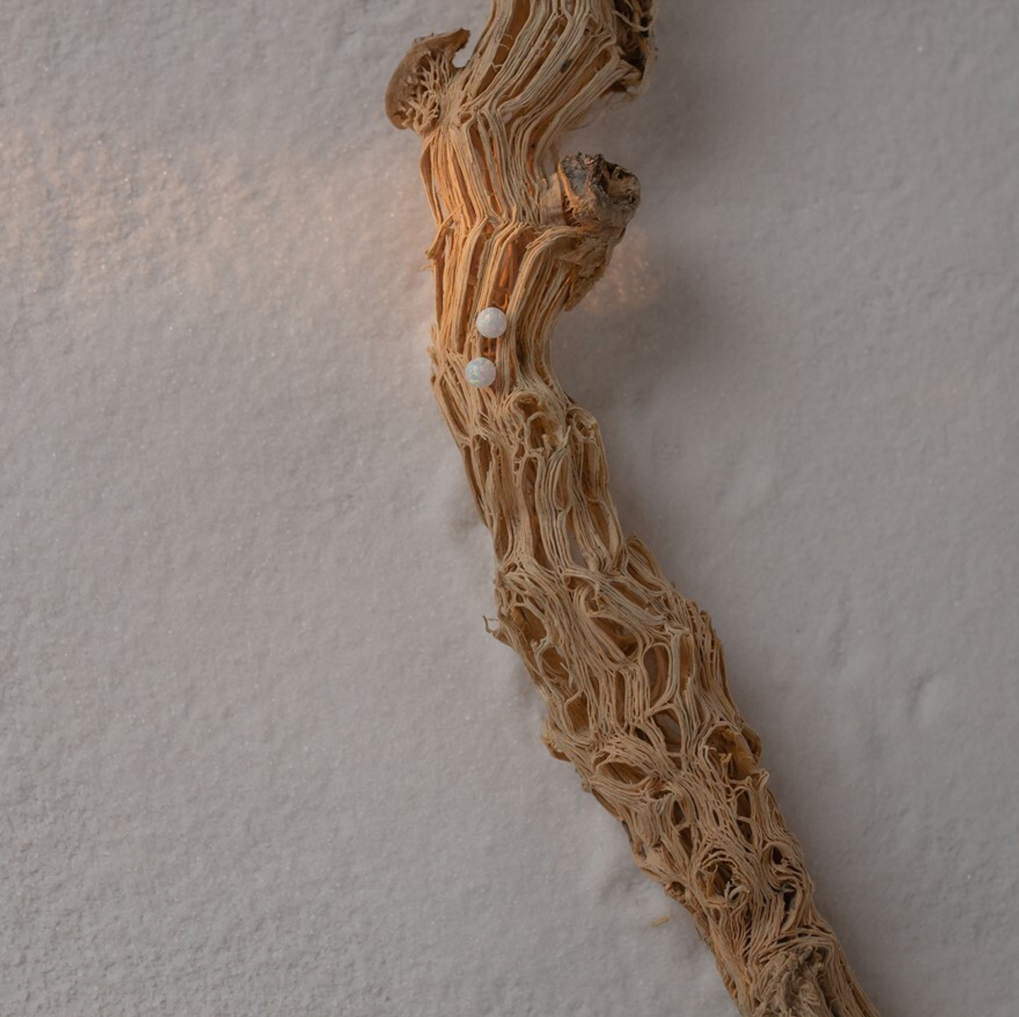 Пусеты с белым опалом