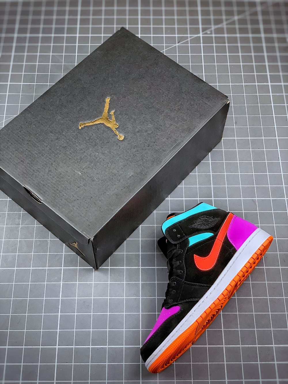 AIR JORDAN 1 MID GS CANDY BLACK/TOTAL ORANGE/MULTI-COLOR