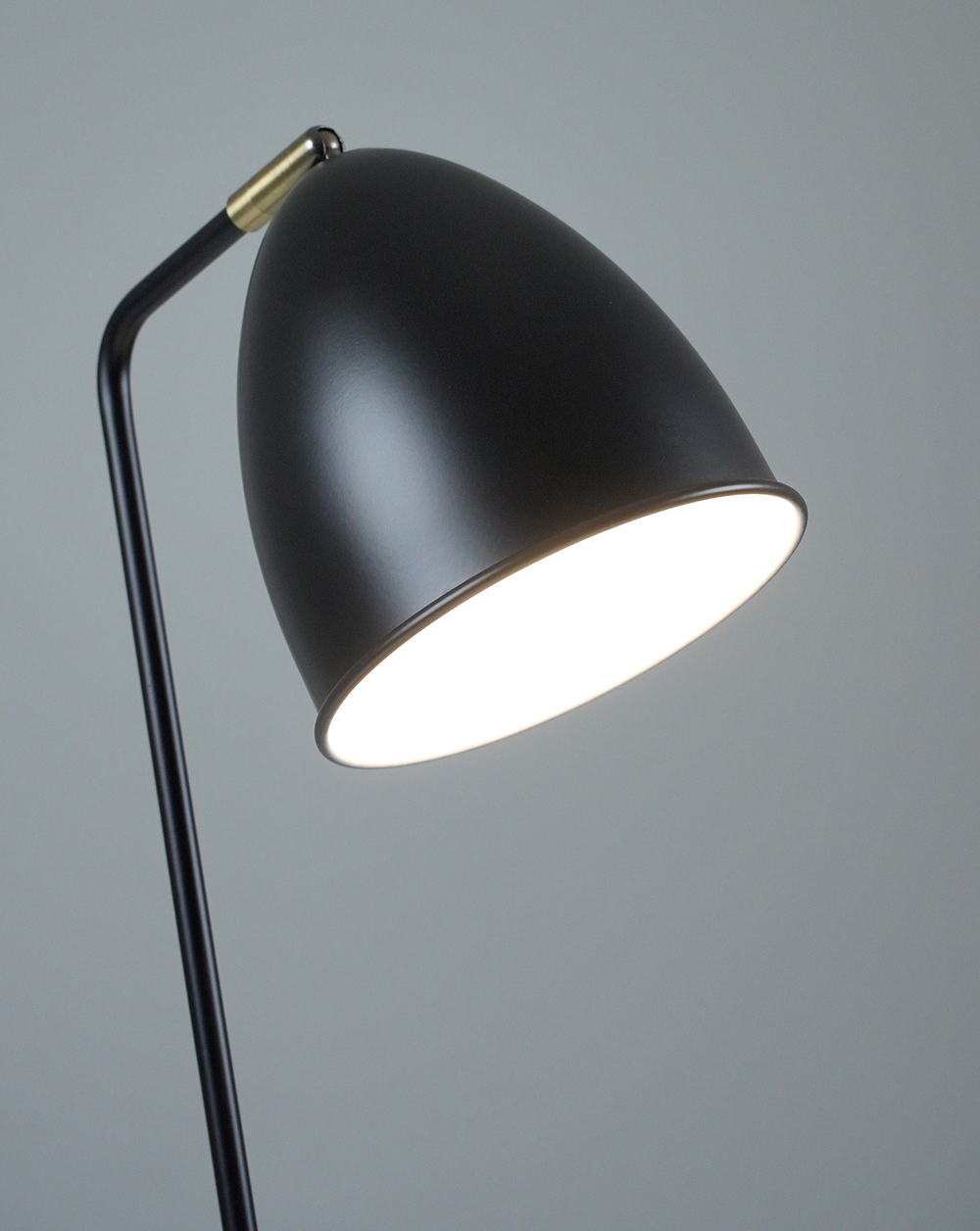 Лампа настольная Moderli V11000-T Otto