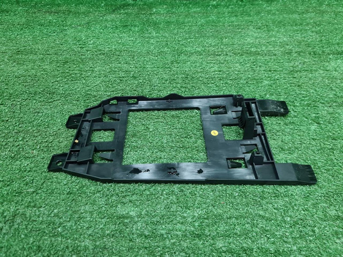 Кронштейн радиоусилителя Audi A4 B9 (2015-2020)