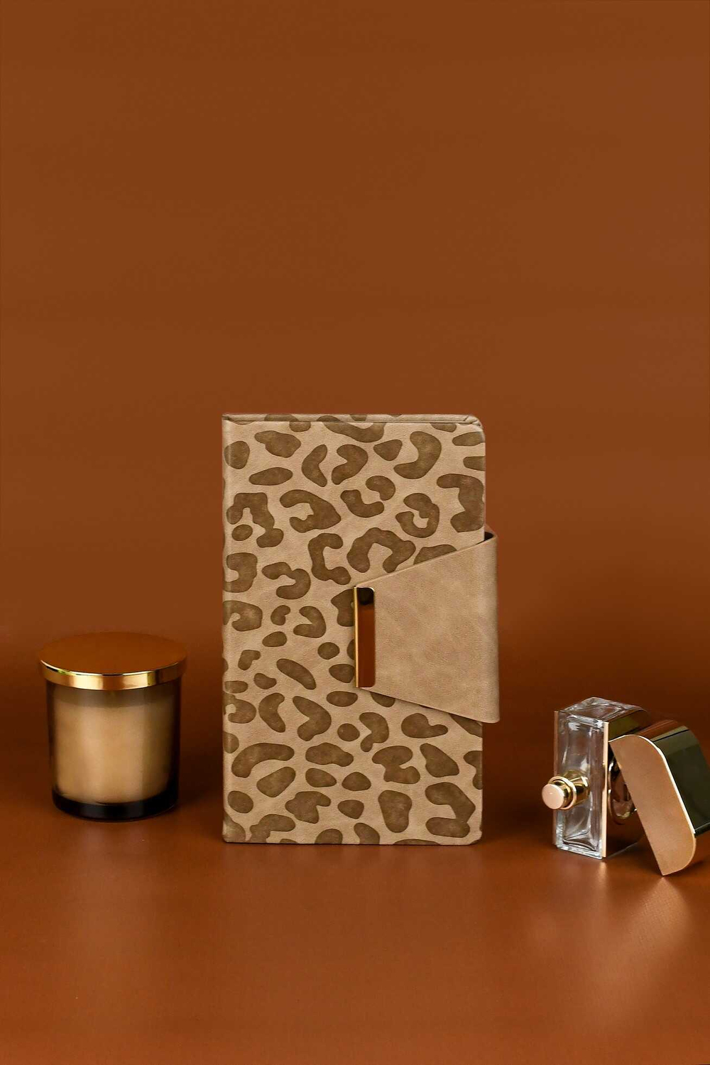 Ежедневник недатированный ESCALADA, А5, 160 л., арт. 70667/ 15 ВИНЧЕНЦО БЕЖЕВЫЙ (кожзам: 125x211 мм, твёрдый переплёт, материал обложки: искусственная кожа "Винченцо"; способ крепления блока: ниткошвейный; декор: блинтовое тиснение, металлический шил