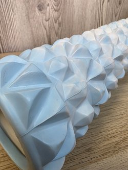 Ролик массажный для йоги и фитнеса 45см бело-голубой