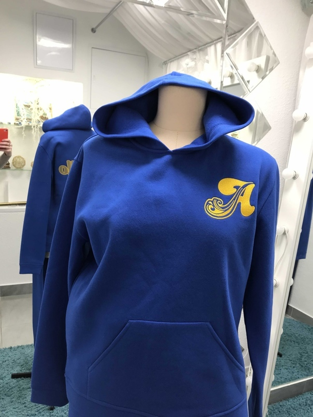 Корпоративная одежда с вышивкой логотипа