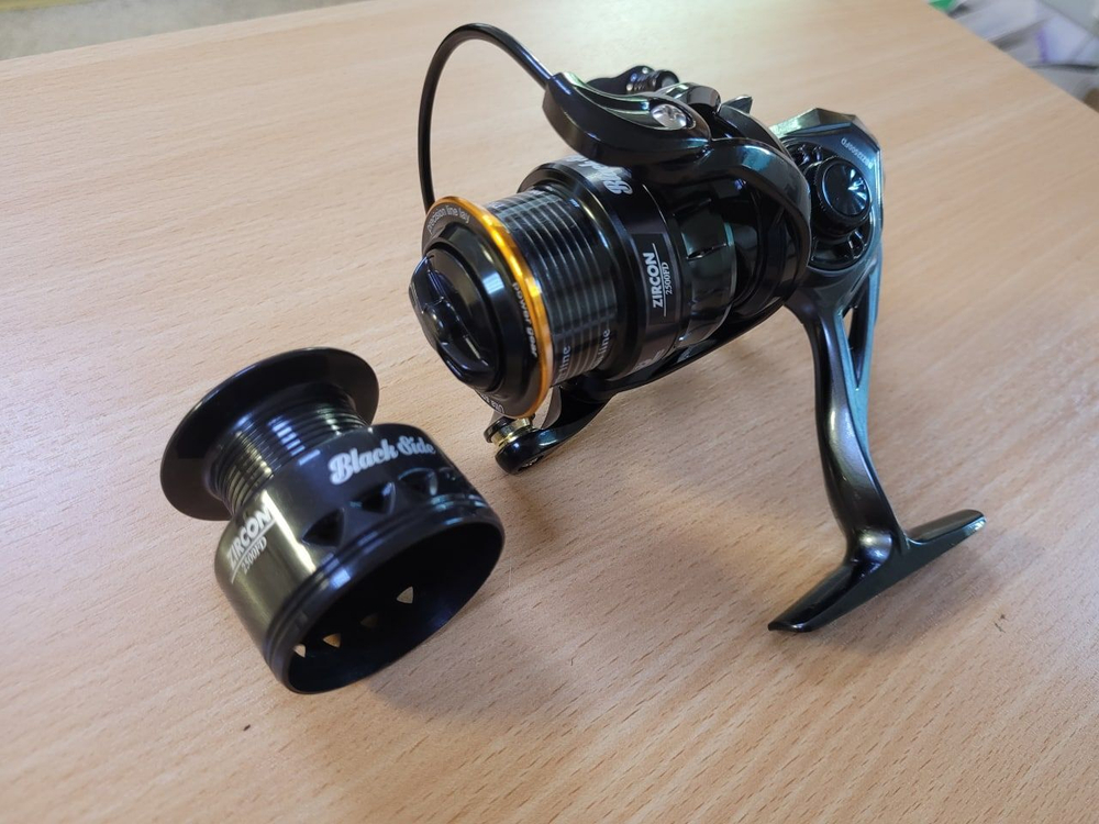 Катушка для рыбалки безынерционная Black Side Zircon FD (7+1 подш.)