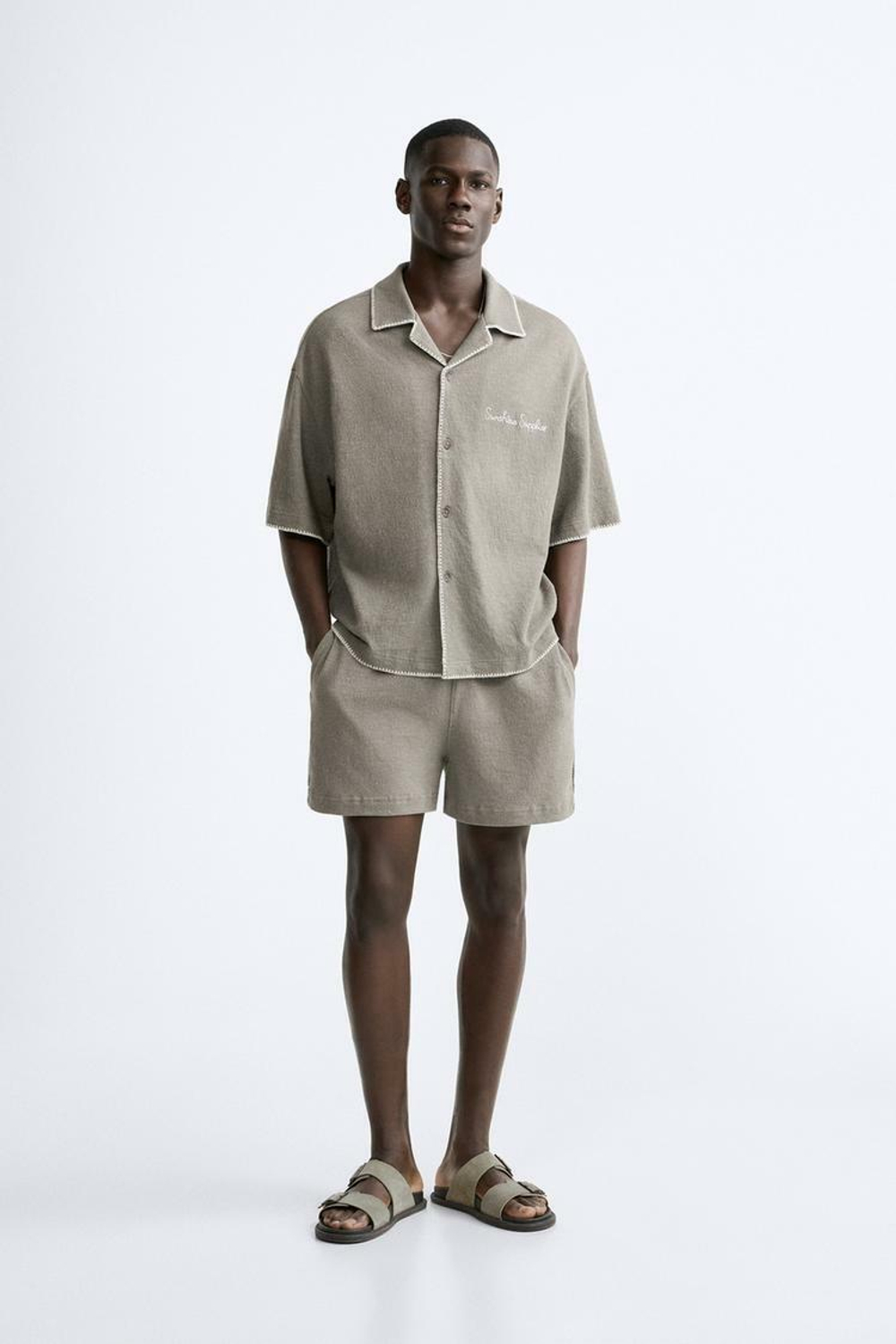 ZARA ШОРТЫ-БЕРМУДЫ С КОНТРАСТНОЙ ВЫШИВКОЙ, КОРИЧНЕВЫЙ / ТЕМНО-СЕРЫЙ