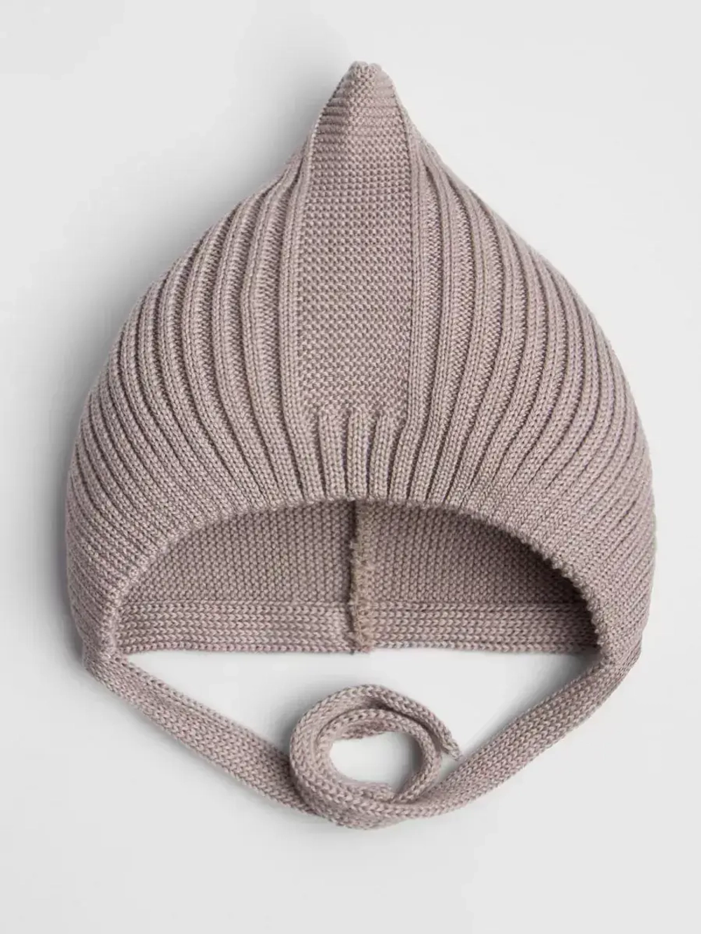 Чепчик для мальчика вязаный на завязках на осень