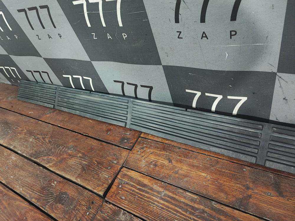 Накладка подножки правая Toyota Land Cruiser 200 12-21 Б/У Оригинал 517716A120