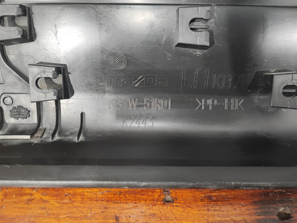 Накладка двери задней левой Mazda CX-5 2 (KF) 17-нв Б/У Оригинал KB7W51RD1