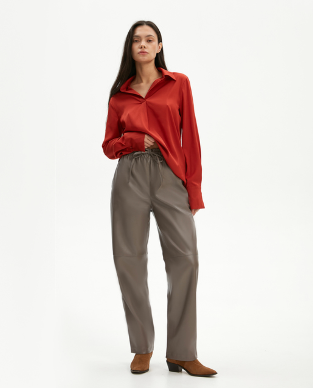 Брюки на резинке из экокожи