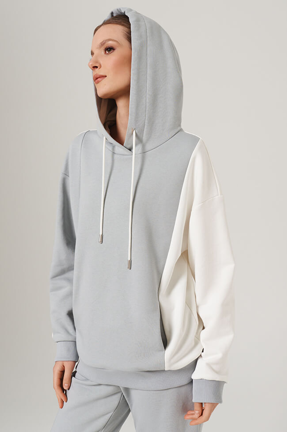 23151 Худи женский (серый / молочный)