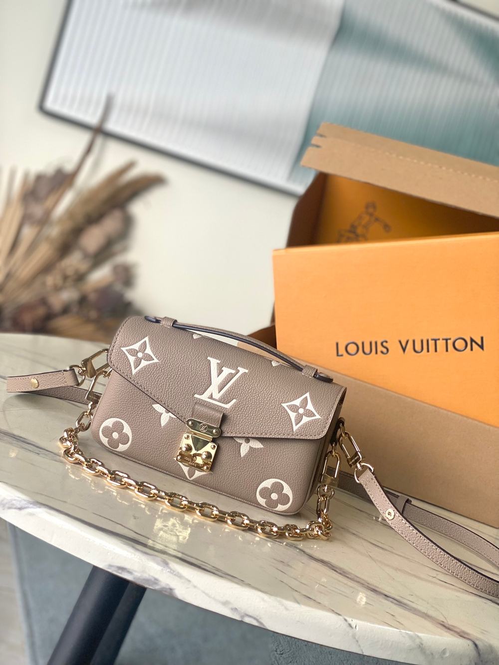 Louis Vuitton Pochette Metis East West