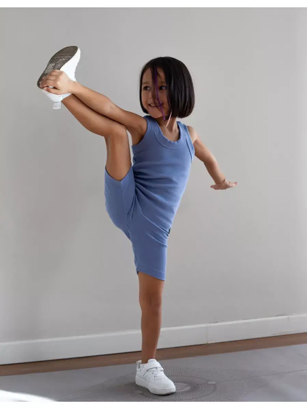 Спортивный костюм для девочки в сад