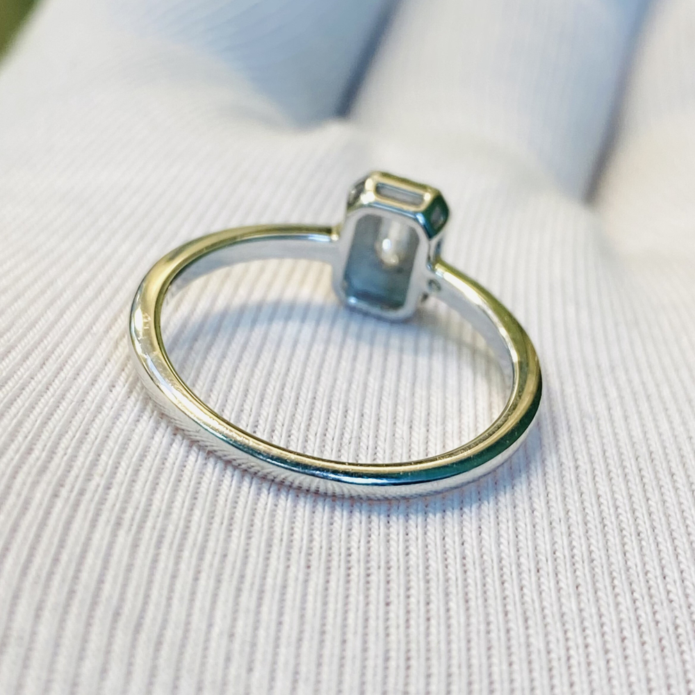 Золотое кольцо с бриллиантами Sokolov 585 пробы