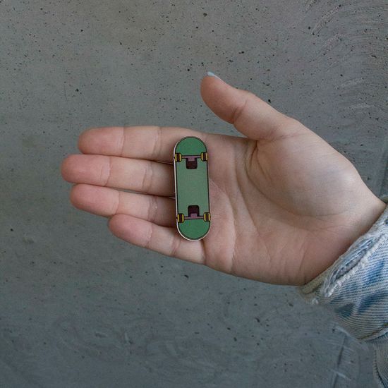 Значок деревянный (брошь) Скейт. Fire Pin