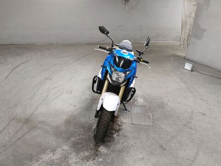 Suzuki GSR750