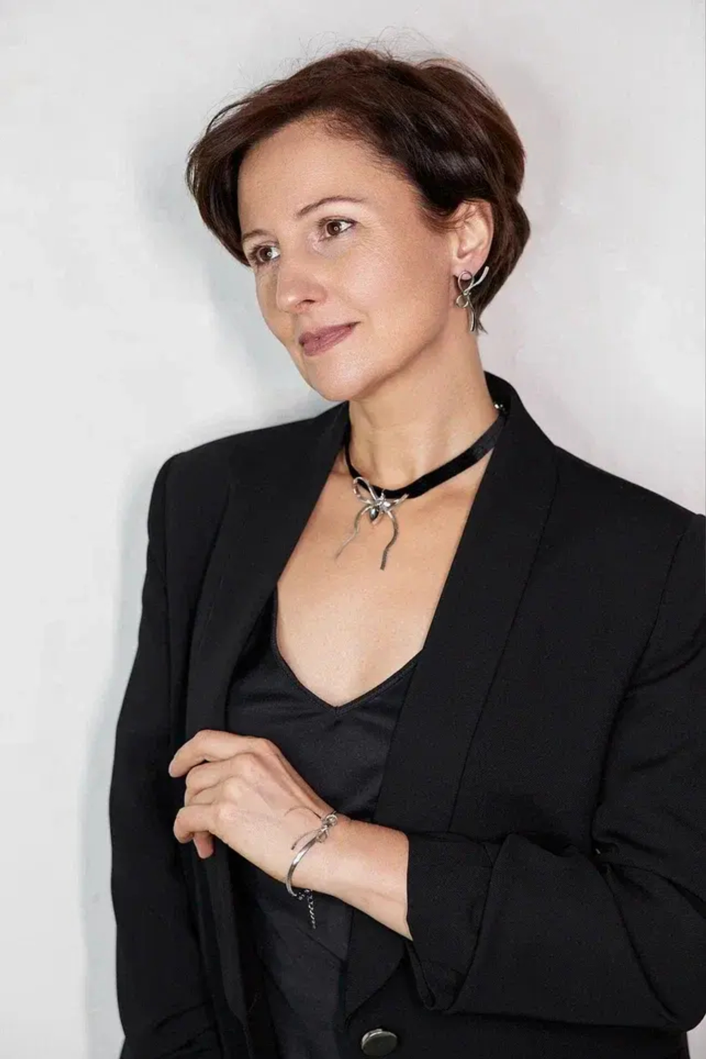 Серьги банты тонкие линии, оттенок серебро