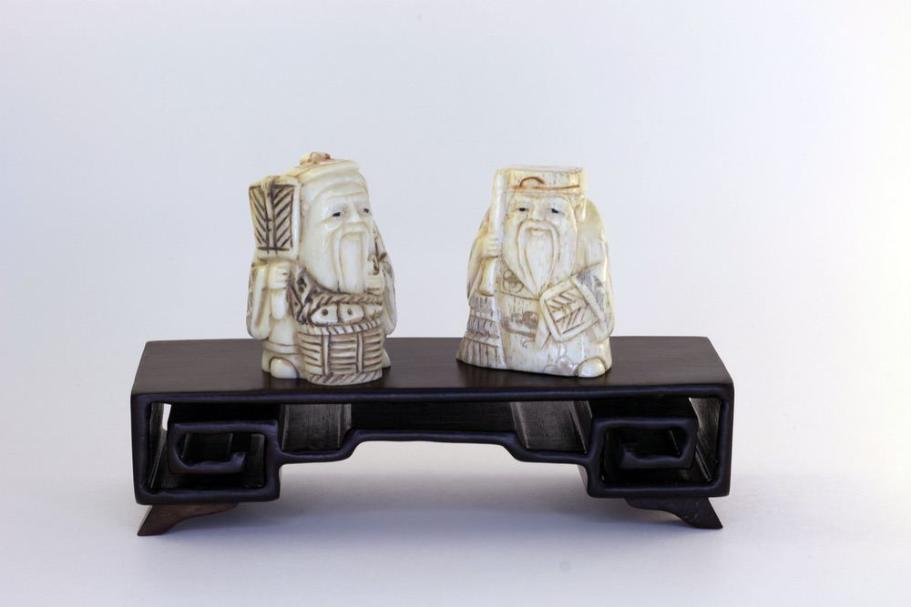 Сет нэцкэ Дзюродзин и Фукурокудзю на подставке