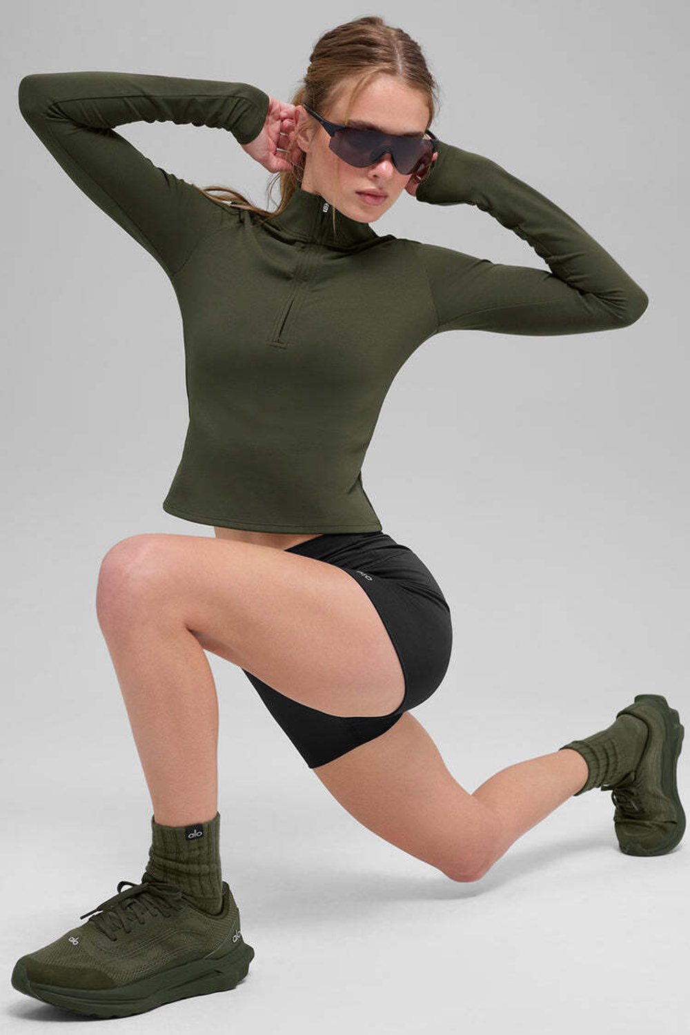 Alo yoga Лонгслив с длинным рукавом и застежкой-молнией 1/4, оливково-зеленый