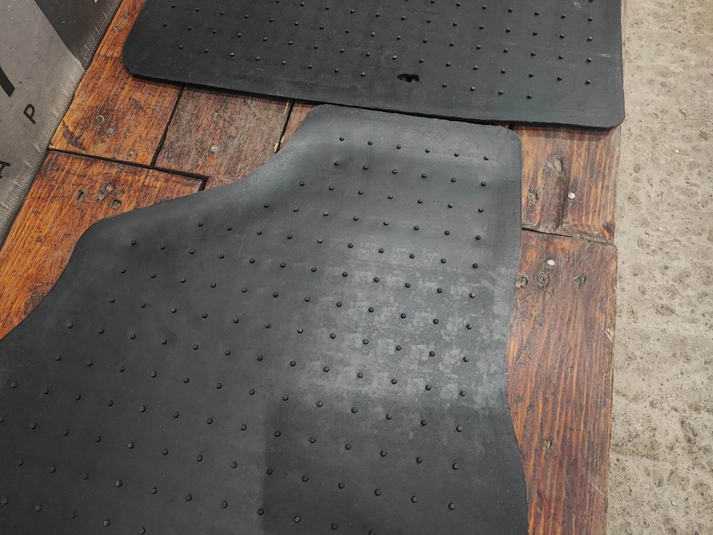 Коврики передние комплект Mazda BT-50 1 Новые Оригинал UR81V0351A