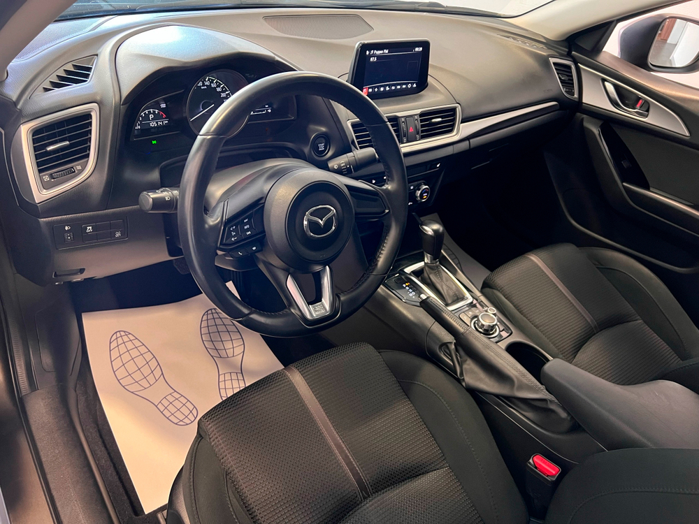 Mazda Mazda3, 2017 год