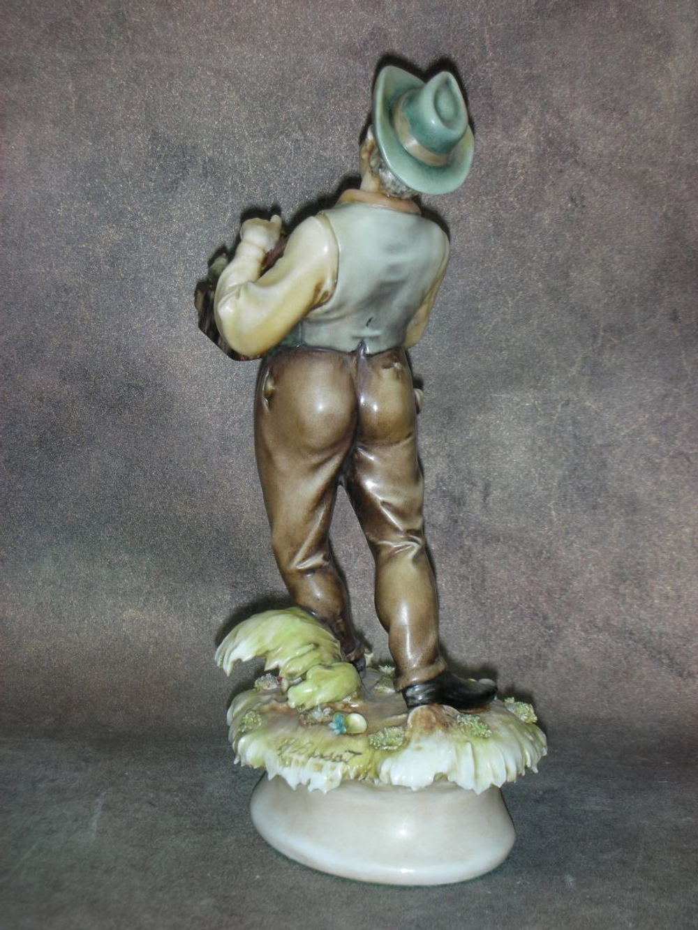 Статуэтка. Фарфор. Шарманщик. Capodimonte. Италия