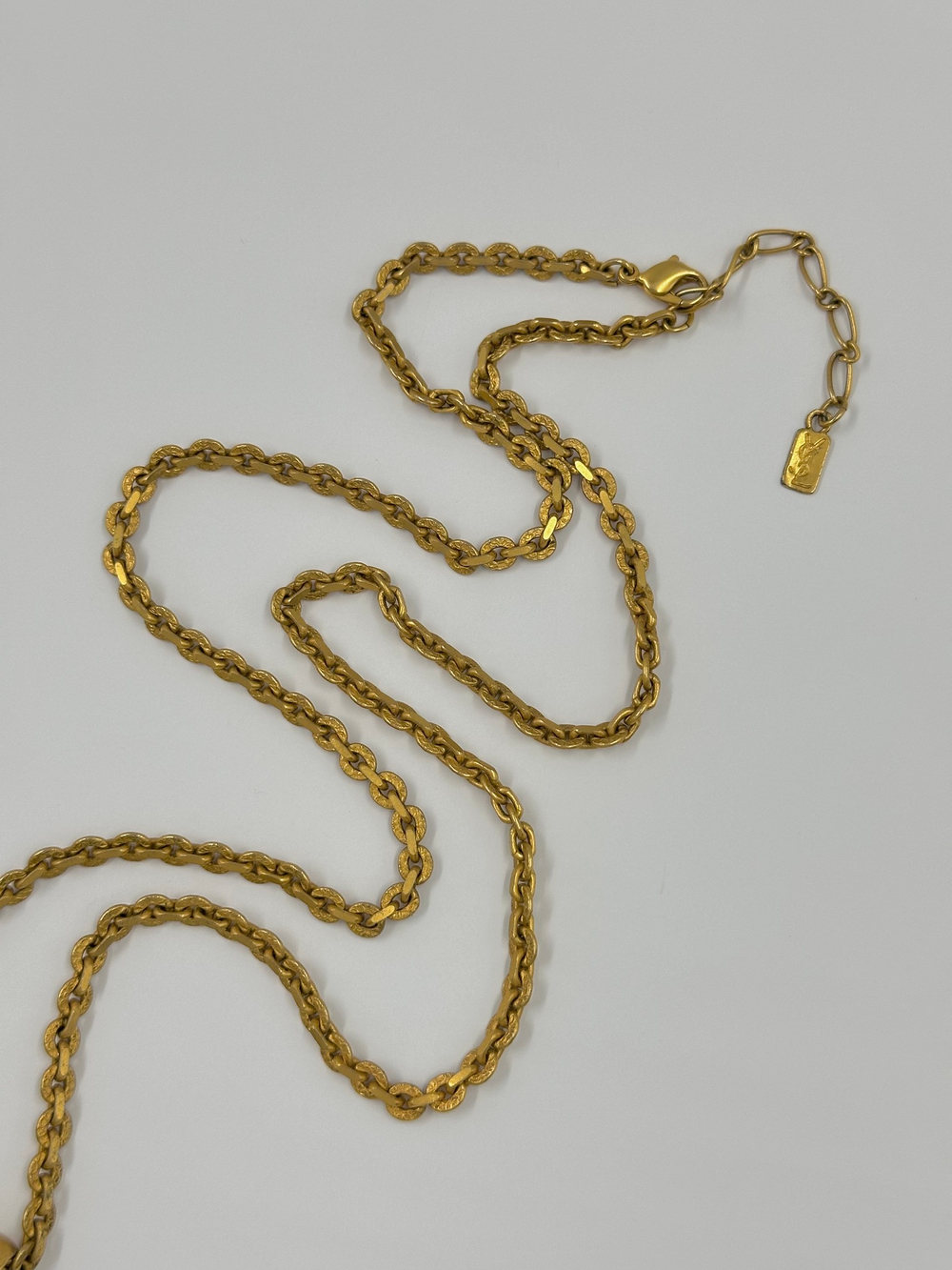 Кулон с лого YSL