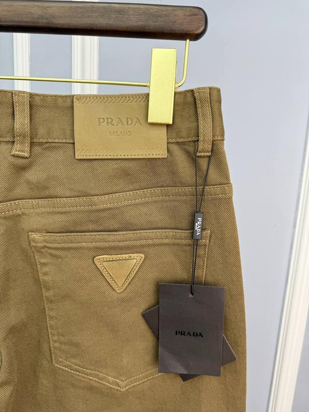Джинсы Prada