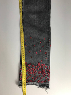 Джинсы Reserved с яркой вышивкой , маркировка 36, визуально на 42 размер