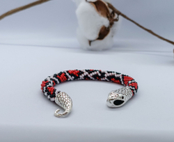 Браслет из бисера змейка by A.S. розовая,подарок маме/сестре/подруге ручная работа