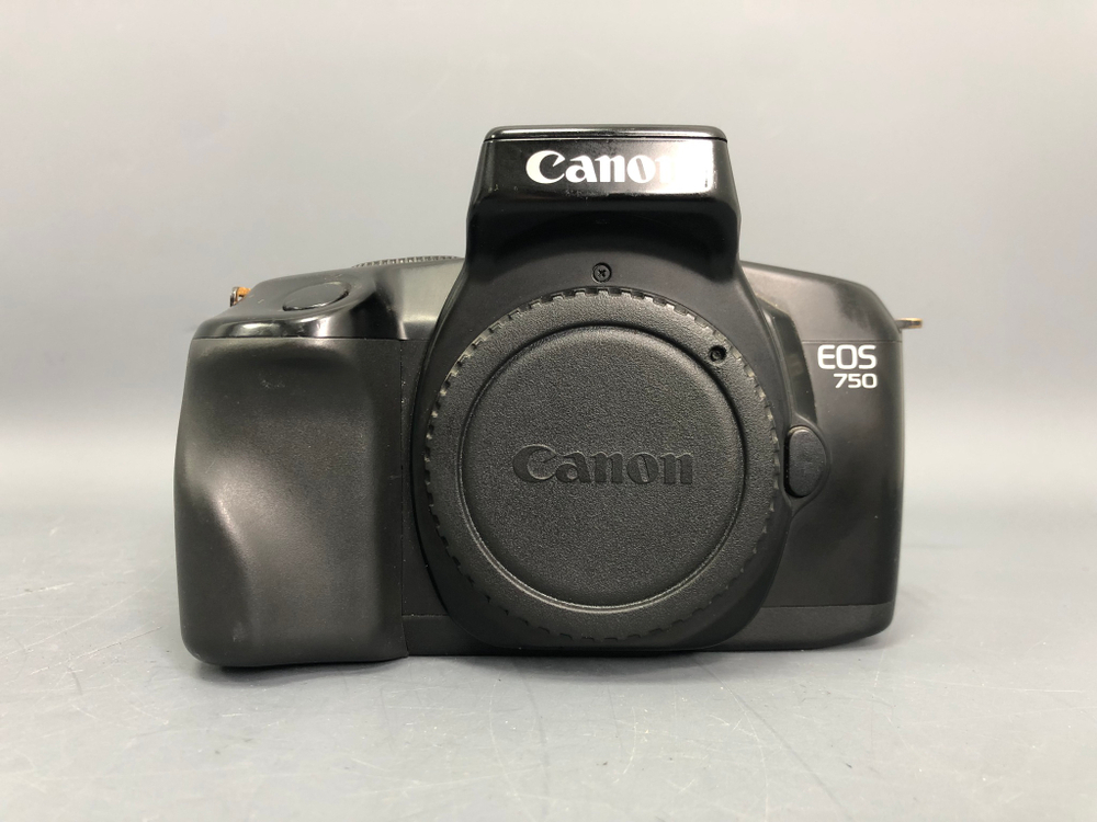 Canon EOS 750