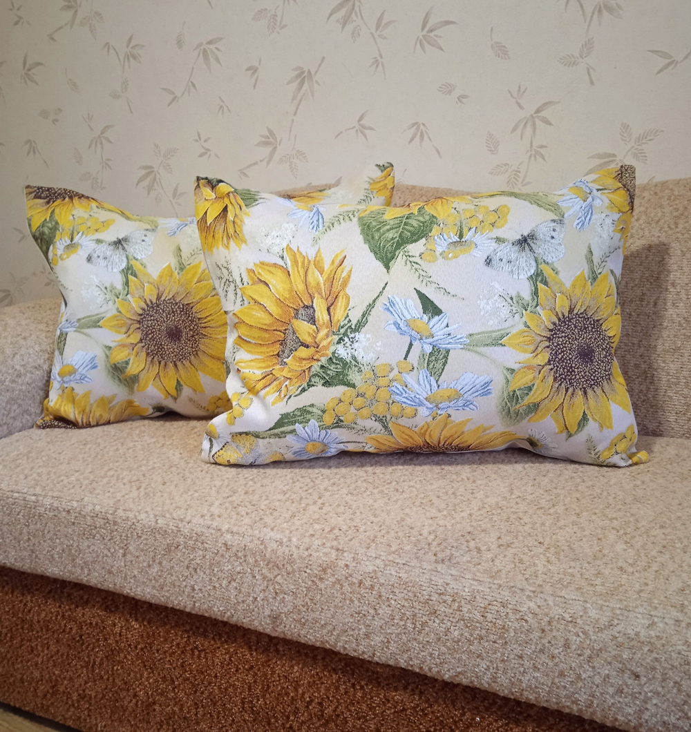 Декоративная гобеленовая наволочка для интерьерной подушки Подсолнухи 68х47