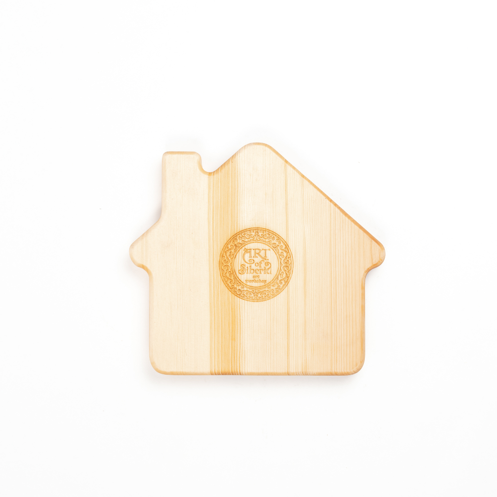 Деревянная менажница из кедра для подачи блюд и закусок с гравировкой "Чудеса там, где в них верят"