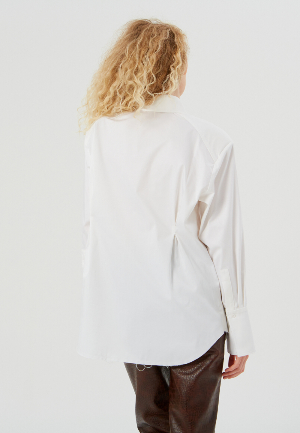 Рубашка с защипами белая