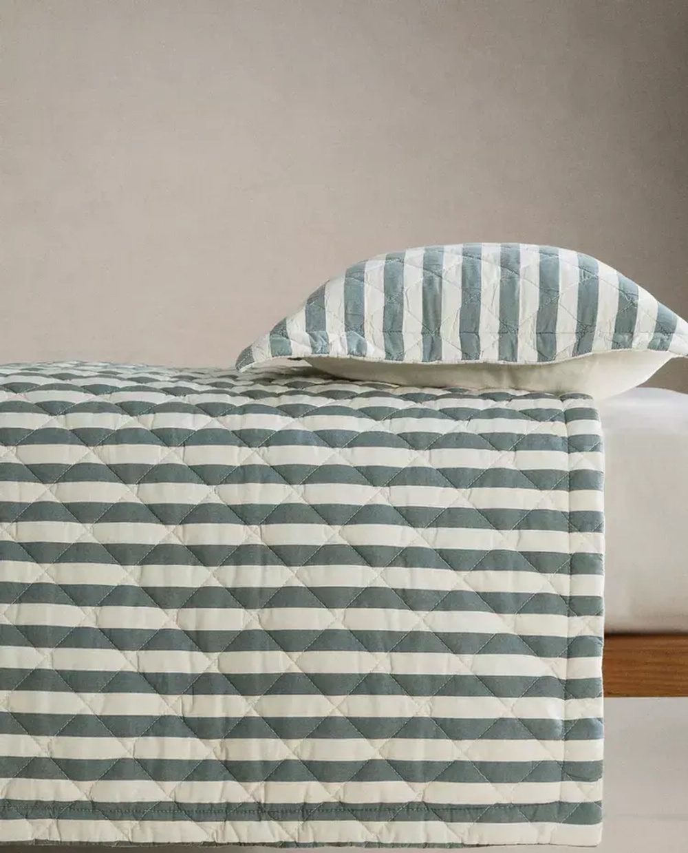 ZARA HOME ДЕТСКОЕ ЛОСКУТНОЕ ОДЕЯЛО В ПОЛОСКУ, ЗЕЛЕНЫЙ