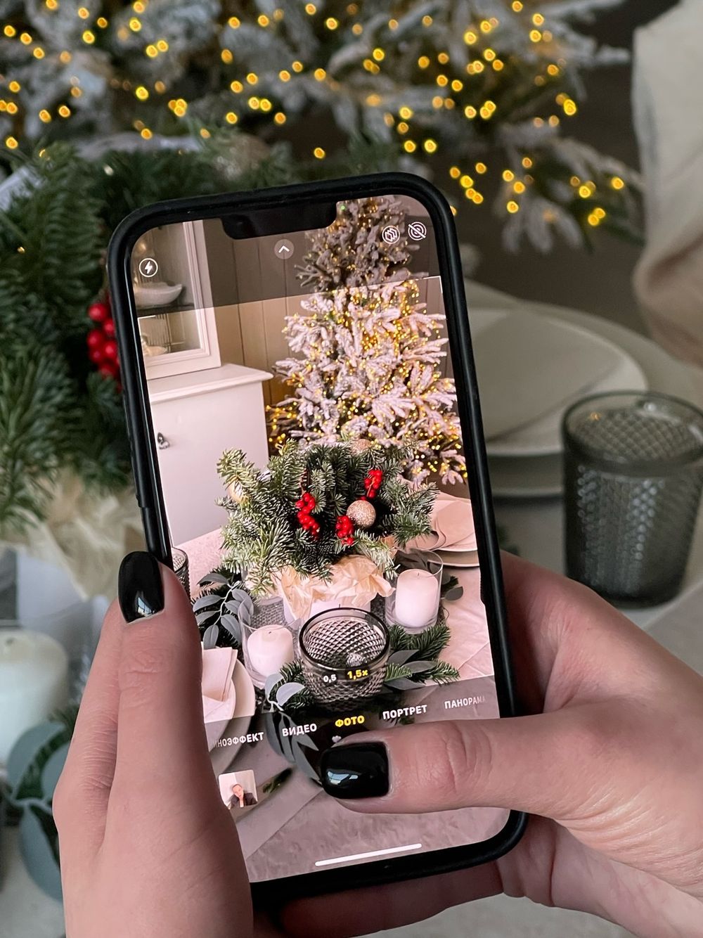 Новогодняя композиция с илексом в коробочке