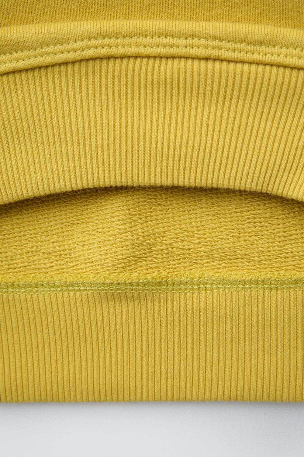 ZARA ТОЛСТОВКА С ПРИНТОМ И НАШИВКОЙ, ТЕМНО-ЖЕЛТЫЙ