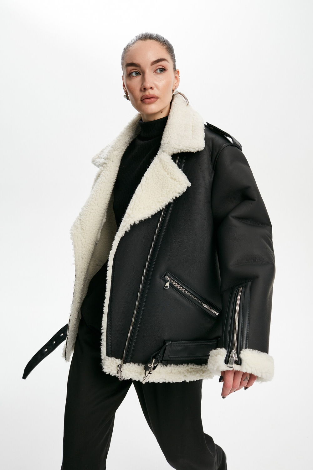Дубленка черная с белым мехом