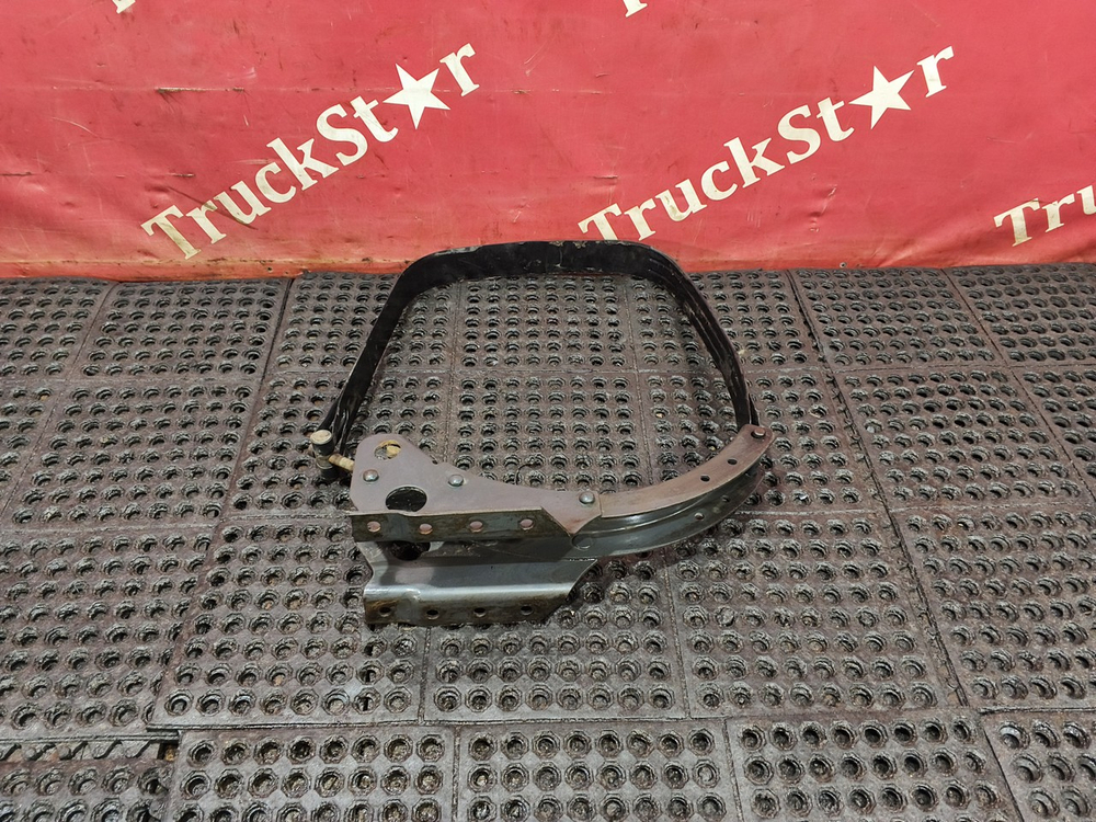 Кронштейн крепления топливного бака