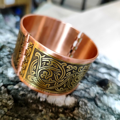 Медный браслет, створчатый. Ширина 38 мм