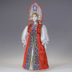 Сувенирная кукла в двурогом кокошнике