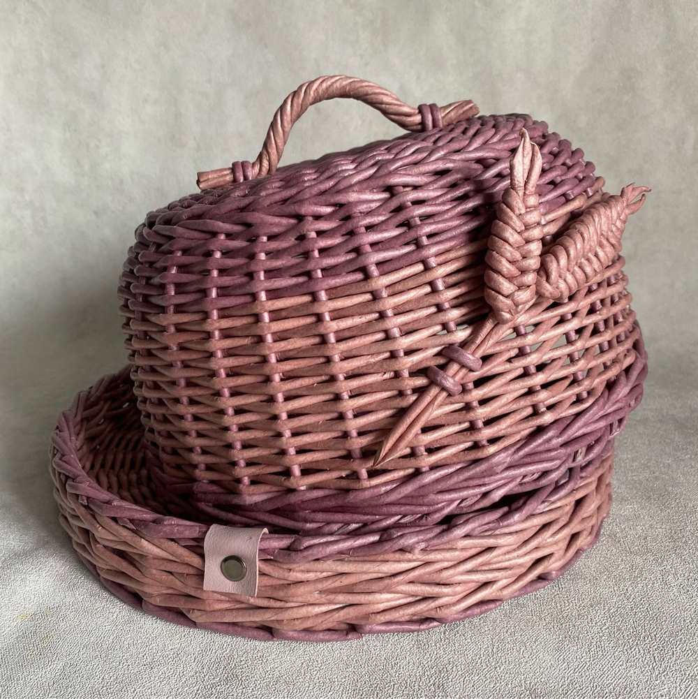 Хлебница плетеная с крышкой. Цвет: светло розовый