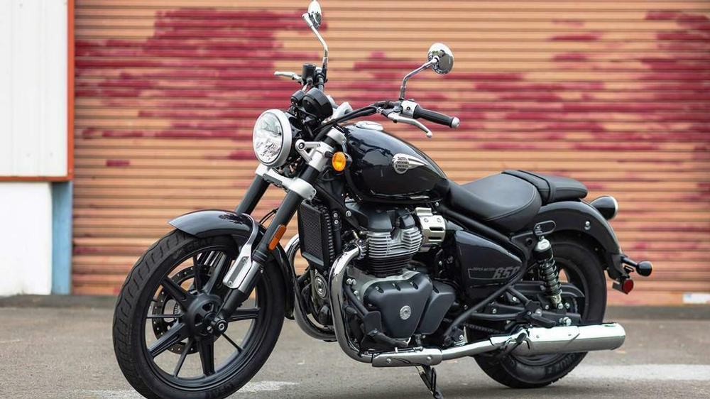 Royal Enfield Super Meteor 650 Astral Black (Base)