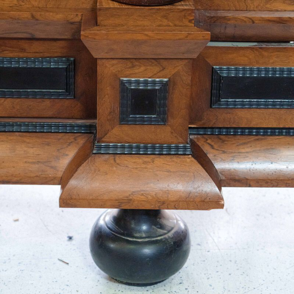 Кабинетный шкаф