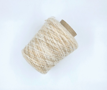 Бэби як 43%, бэби альпака 37%, па 18%, эластан 2% 550 м в 100 г, ванильное безе