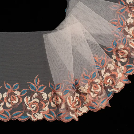 Вышивка на сетке персик/бежевый (правая) 20 см