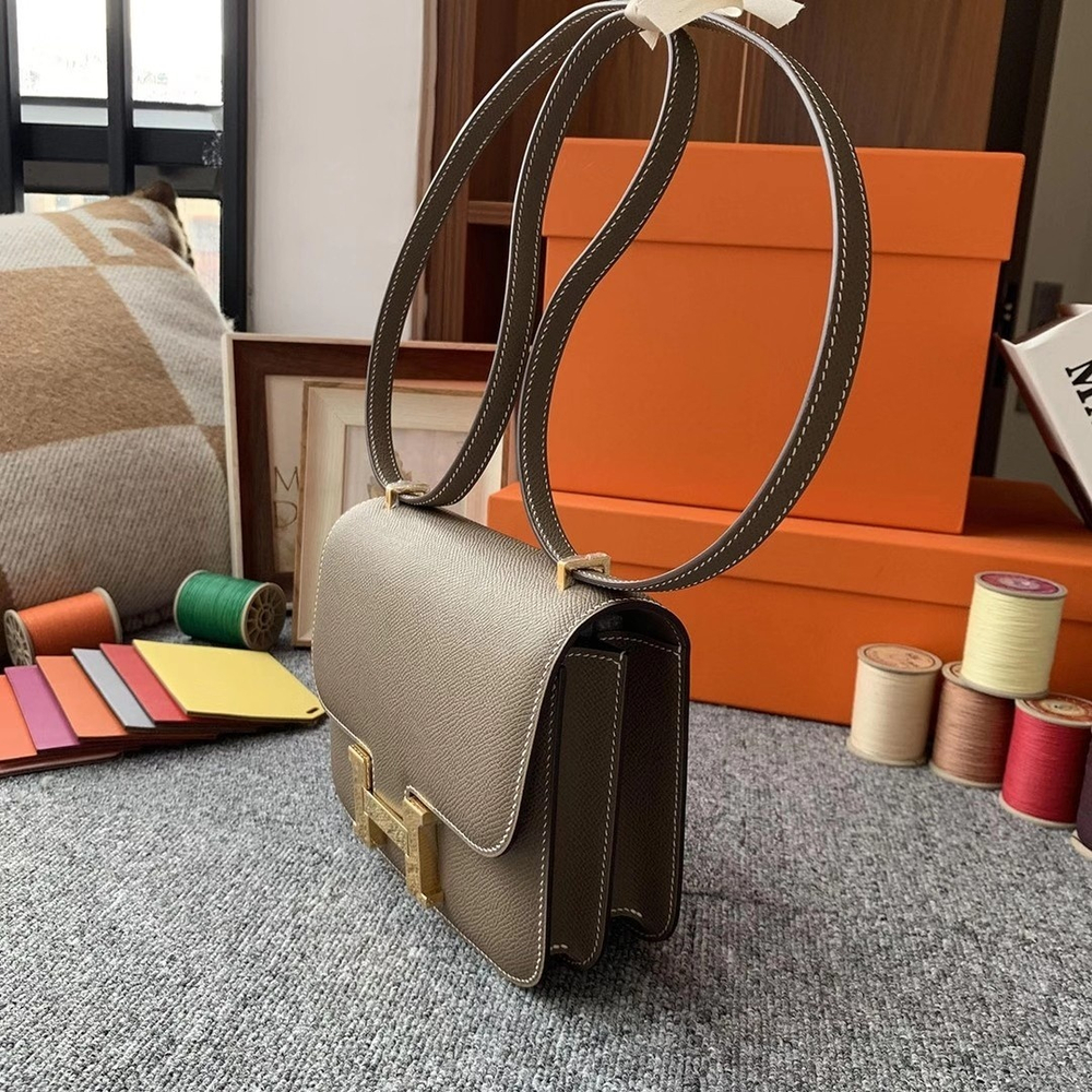 Hermes Constance 18