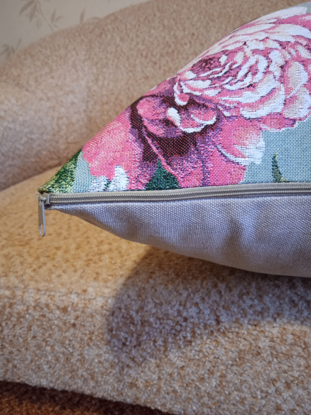 Декоративная гобеленовая наволочка для интерьерной подушки Пионы 68х47