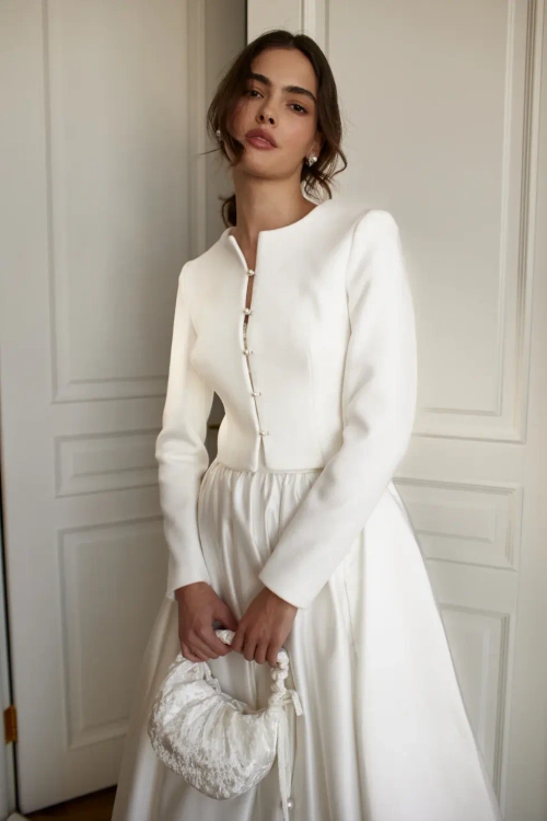 Свадебный жакет с жемчужными пуговицами